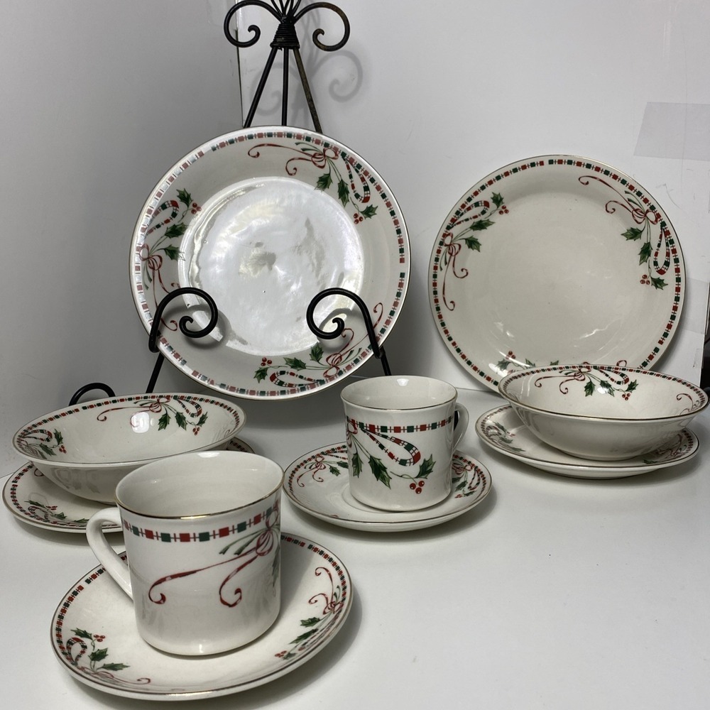 Gibson Festive Traditions Christmas Dinnerware Set 10pc Setting for 2‎ Ceramic